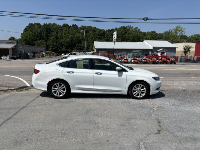 2015 Chrysler 200 Image 4