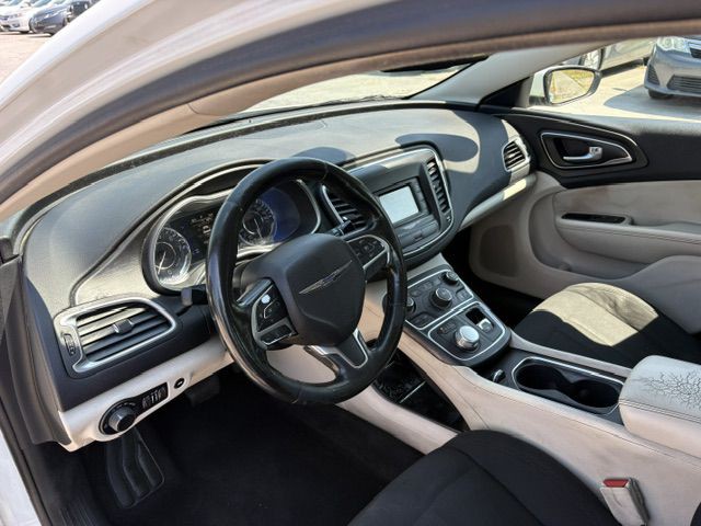 2015 Chrysler 200 Image 11