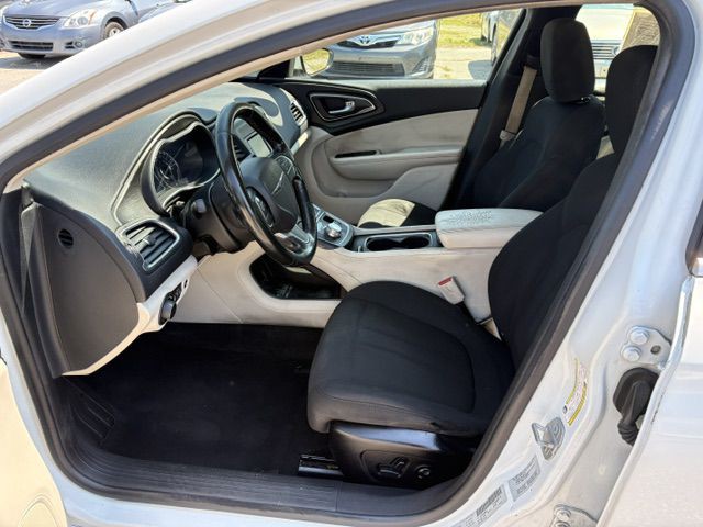 2015 Chrysler 200 Image 12