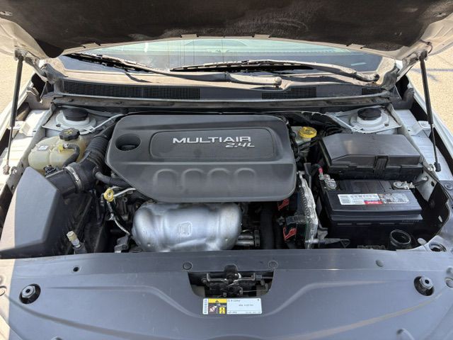 2015 Chrysler 200 Image 16
