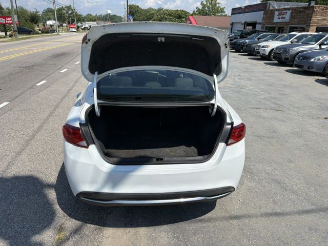 2015 Chrysler 200 Image 17