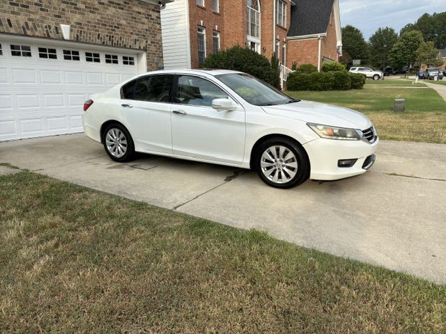2015 Honda Accord Image 1