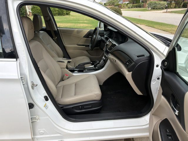 2015 Honda Accord Image 13