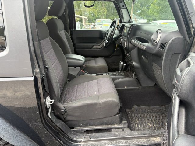 2011 Jeep Wrangler Image 12