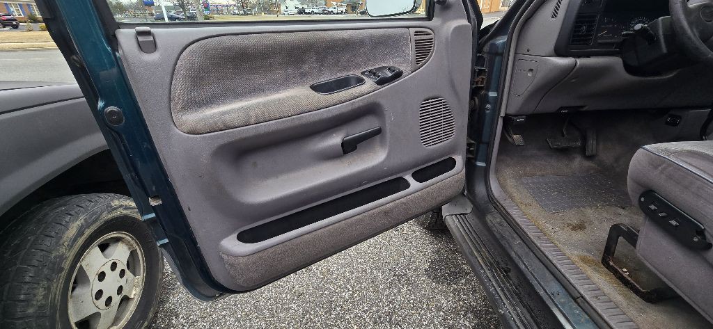 1995 Dodge Ram 2500 Image 16