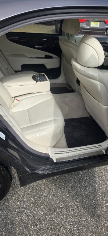 2008 Lexus LS Image 11