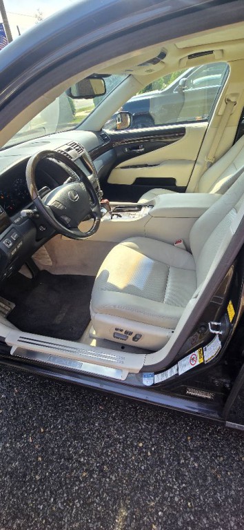 2008 Lexus LS Image 13