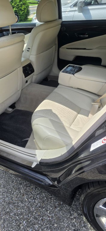 2008 Lexus LS Image 32