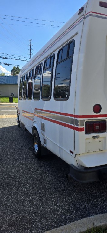 1998 Ford Econoline Image 11
