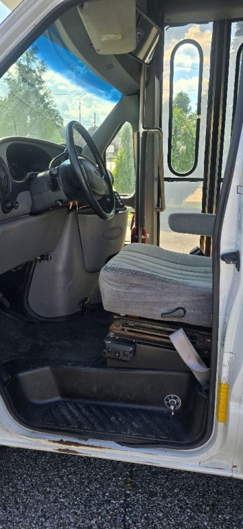 1998 Ford Econoline Image 25
