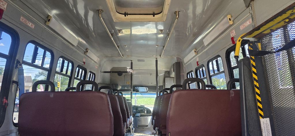 1998 Ford Econoline Image 30