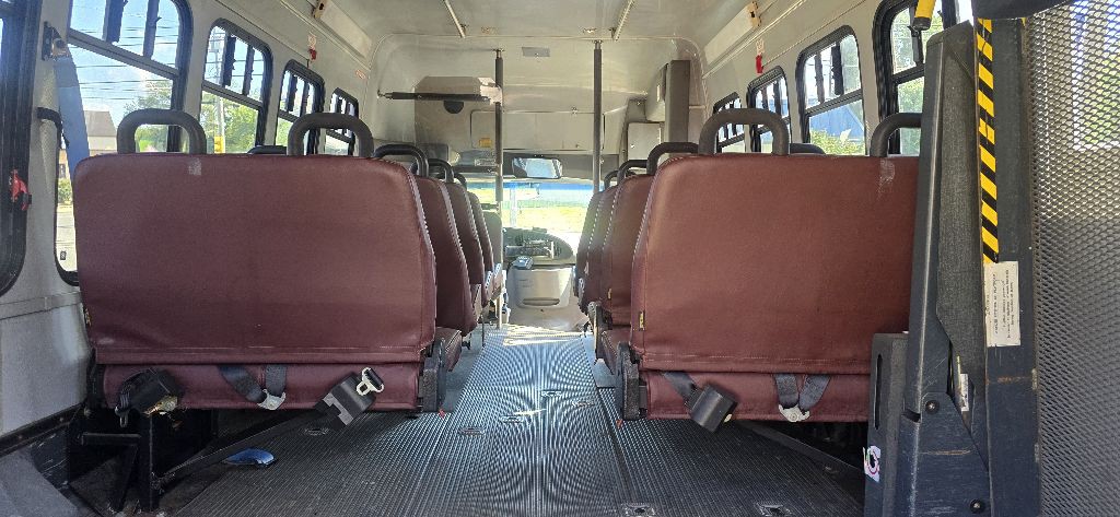 1998 Ford Econoline Image 32