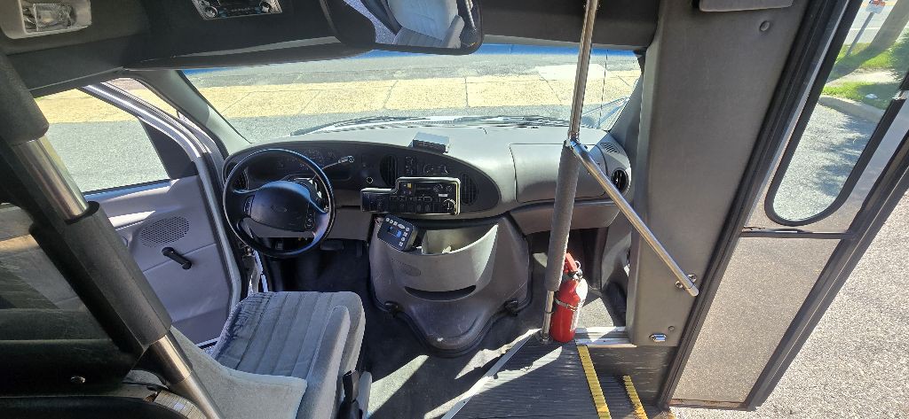 1998 Ford Econoline Image 35