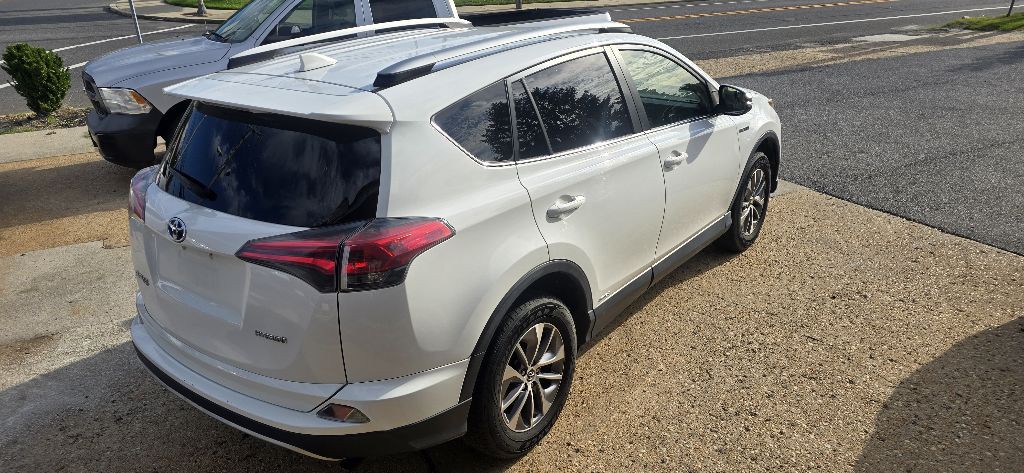 2018 Toyota Rav4 Image 2