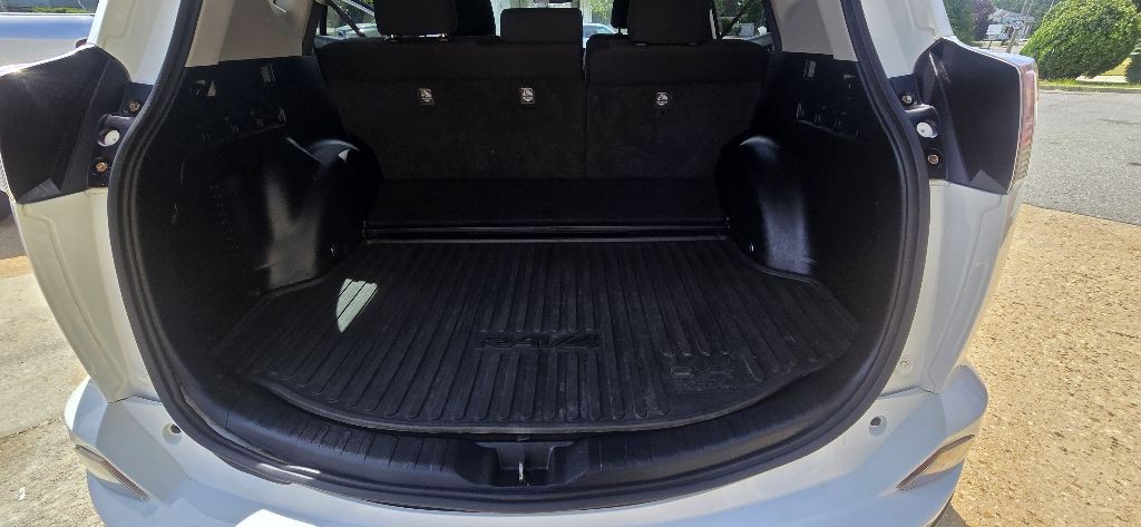 2018 Toyota Rav4 Image 16