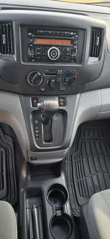 2015 Chevrolet Express Image 15