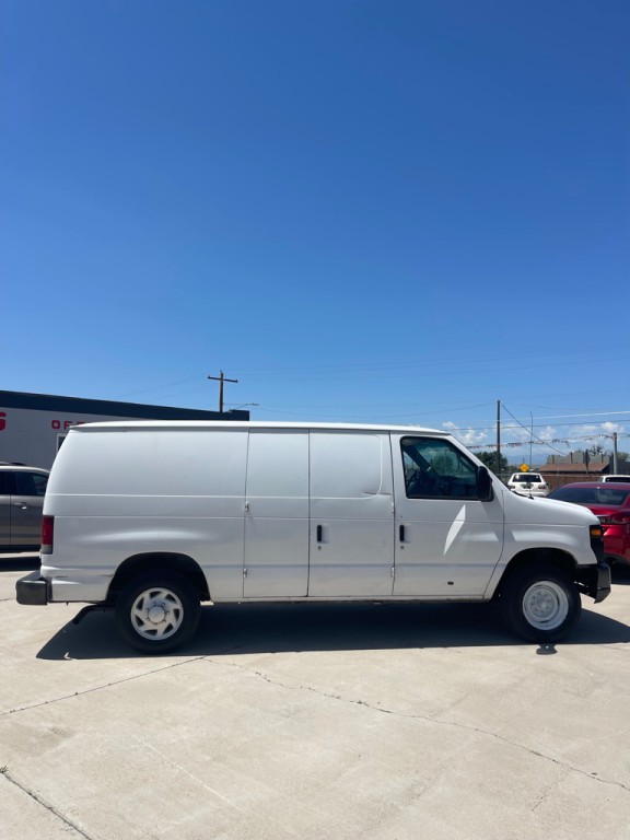 2010 Ford Econoline Image 2