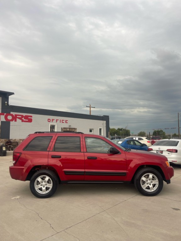 2005 Jeep Grand Cherokee Image 2