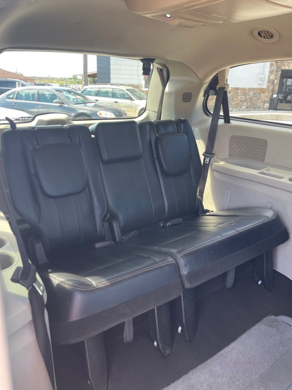 2013 Chrysler Town & Country Image 15