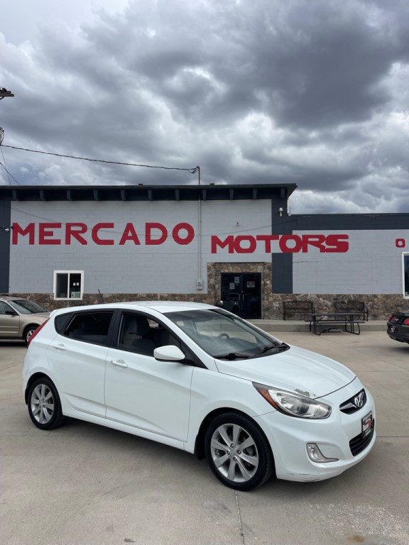 2012 Hyundai Accent Image 1