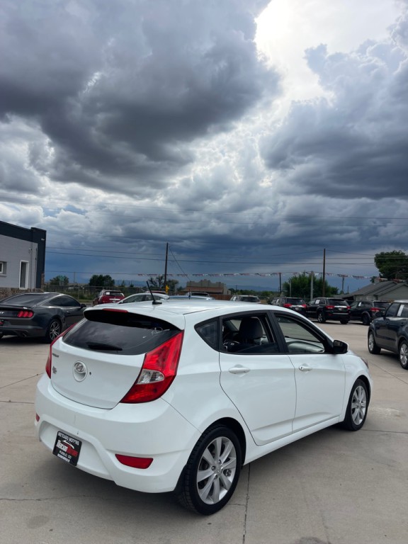 2012 Hyundai Accent Image 3