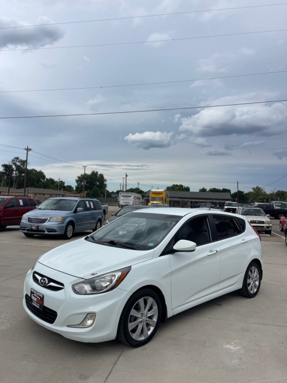 2012 Hyundai Accent Image 6