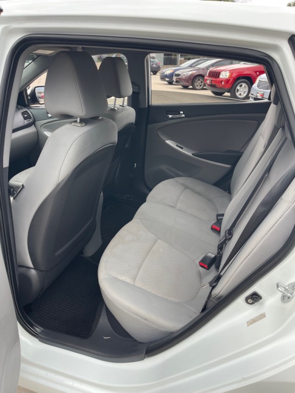 2012 Hyundai Accent Image 10