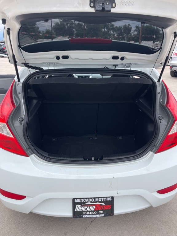 2012 Hyundai Accent Image 12