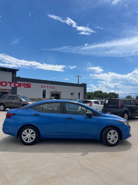 2021 Nissan Versa Image 2