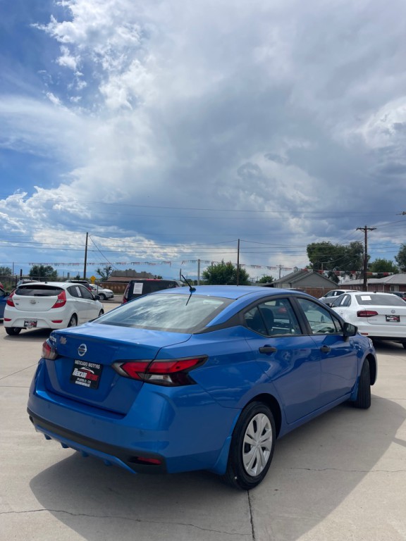 2021 Nissan Versa Image 3