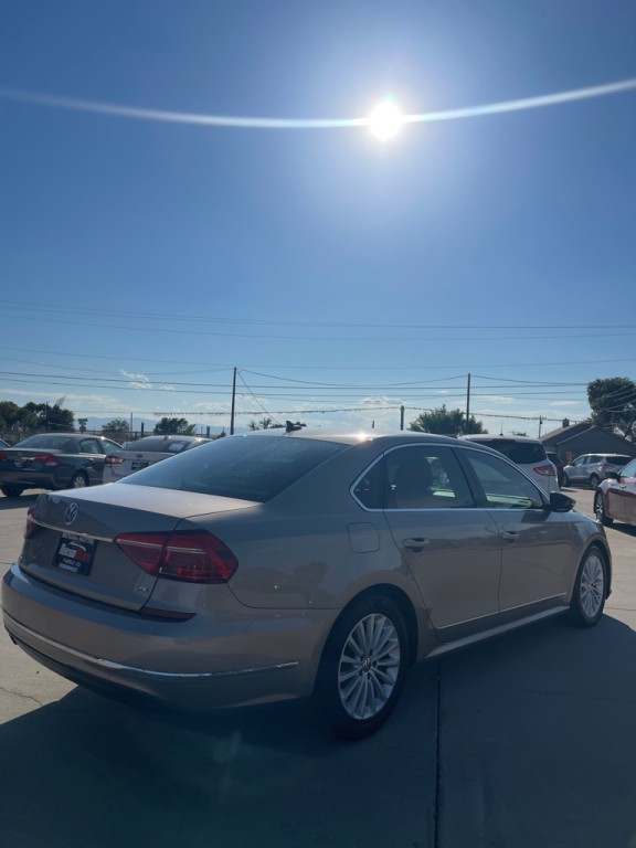 2016 Volkswagen Passat Image 3