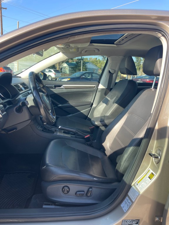 2016 Volkswagen Passat Image 8