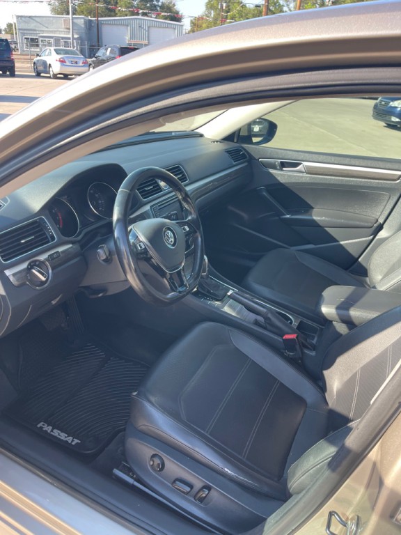 2016 Volkswagen Passat Image 9