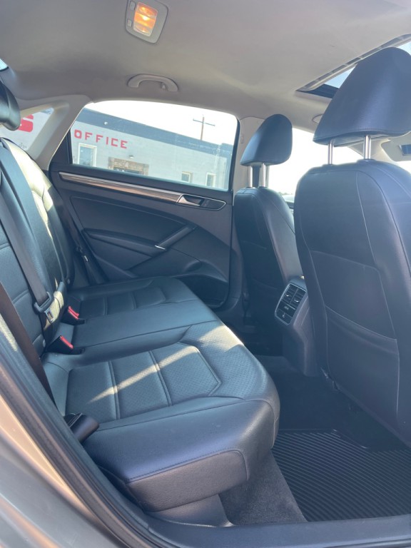 2016 Volkswagen Passat Image 13