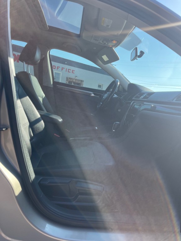 2016 Volkswagen Passat Image 14