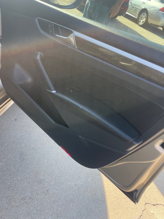 2016 Volkswagen Passat Image 16