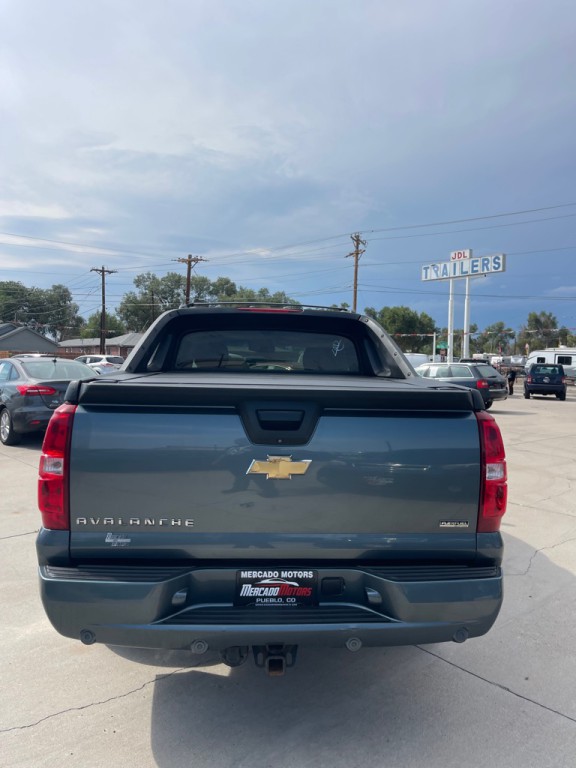 2011 Chevrolet Avalanche Image 4