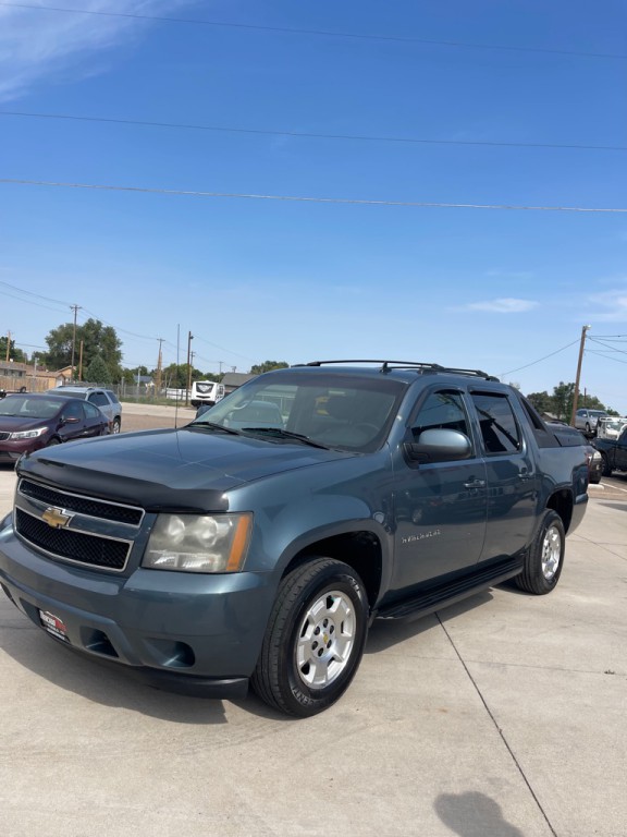2011 Chevrolet Avalanche Image 6