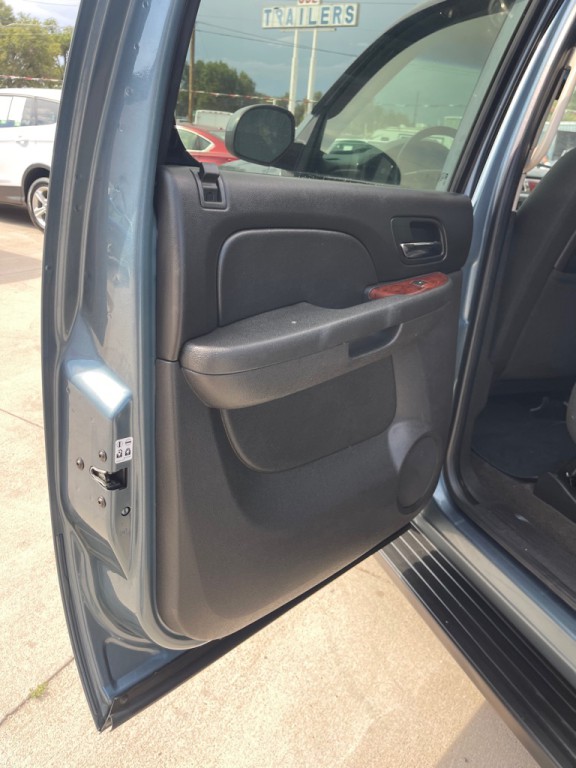 2011 Chevrolet Avalanche Image 12