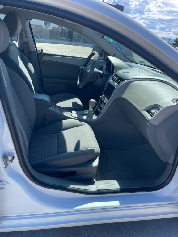 2012 Chevrolet Malibu Image 13