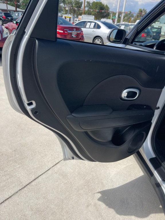 2016 Kia Soul Image 13