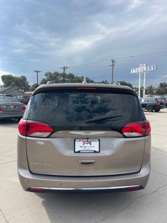 2017 Chrysler Pacifica Image 4