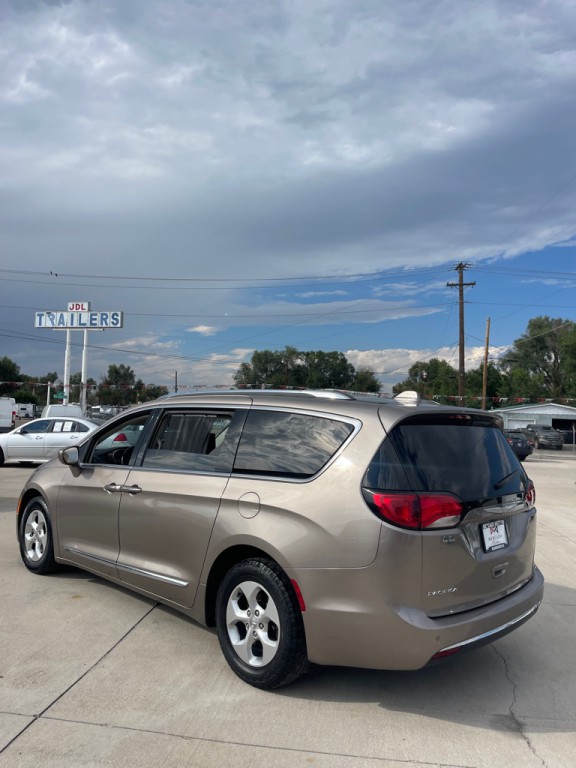 2017 Chrysler Pacifica Image 5