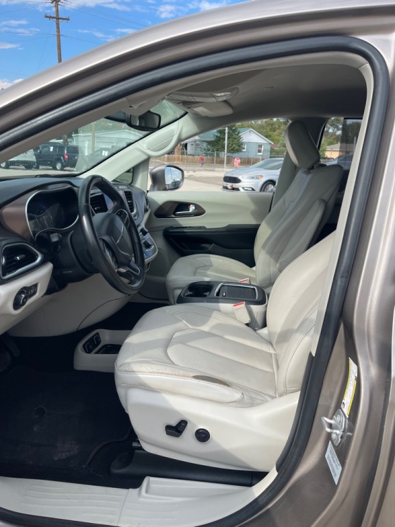 2017 Chrysler Pacifica Image 8
