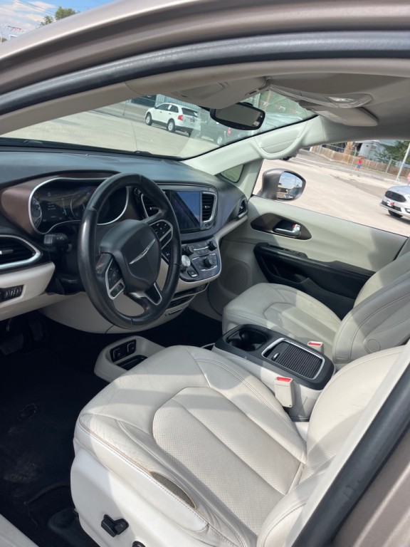 2017 Chrysler Pacifica Image 9