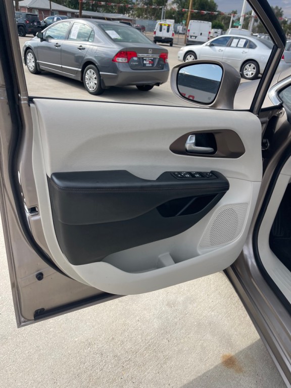 2017 Chrysler Pacifica Image 10