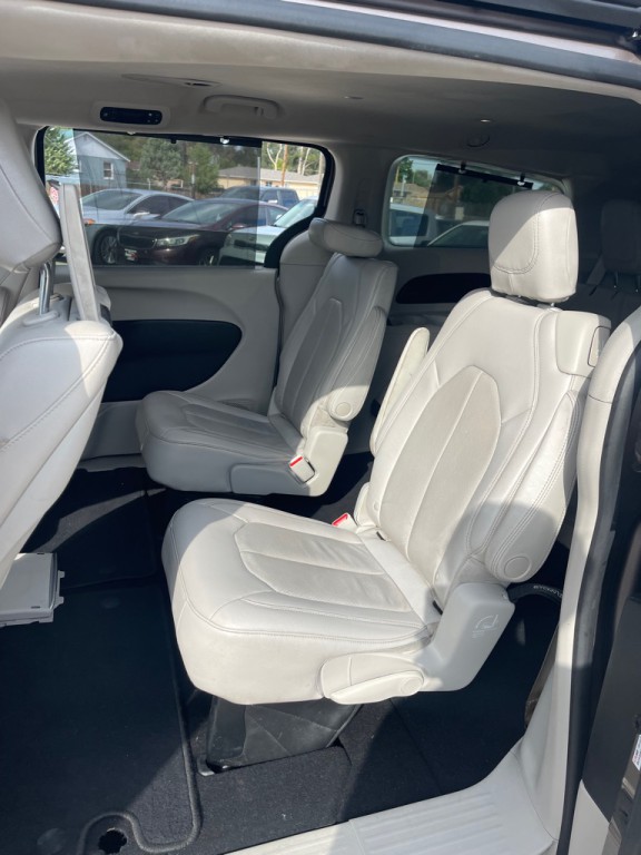 2017 Chrysler Pacifica Image 11