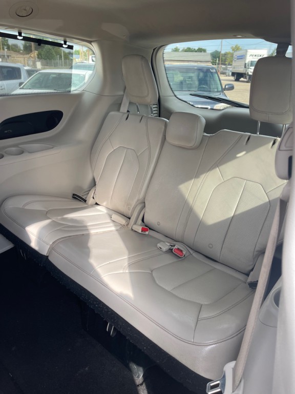 2017 Chrysler Pacifica Image 12