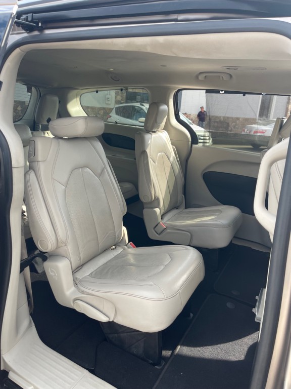 2017 Chrysler Pacifica Image 14