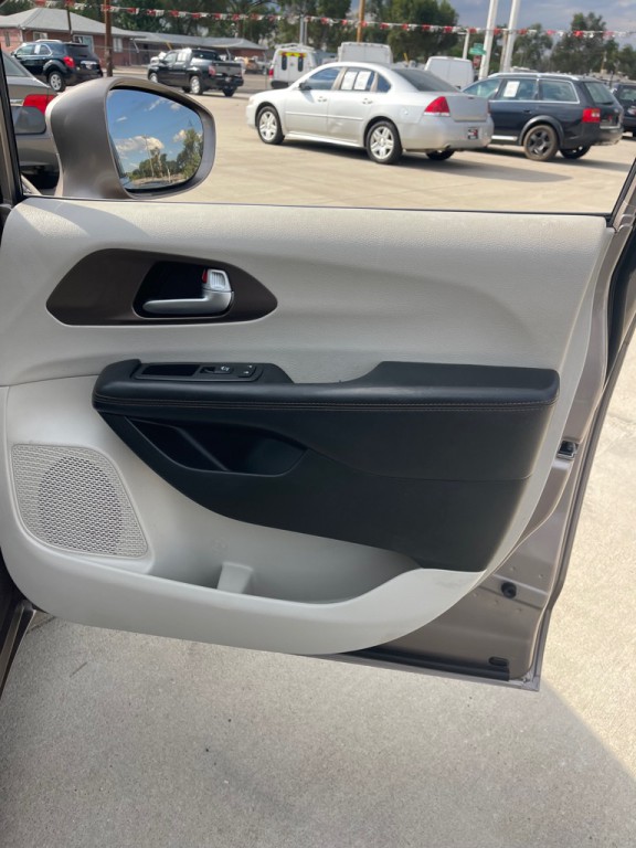 2017 Chrysler Pacifica Image 17